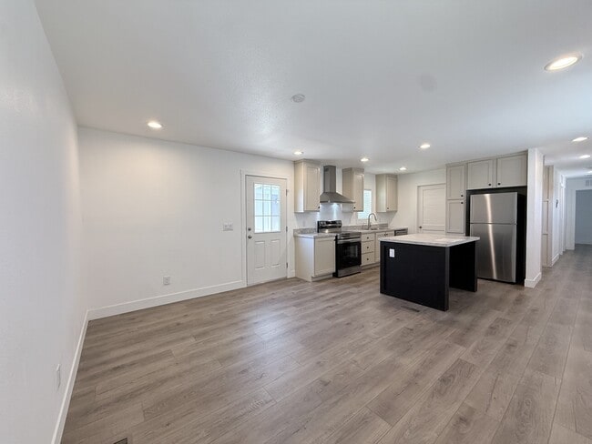 Photo - 2060 N Center St