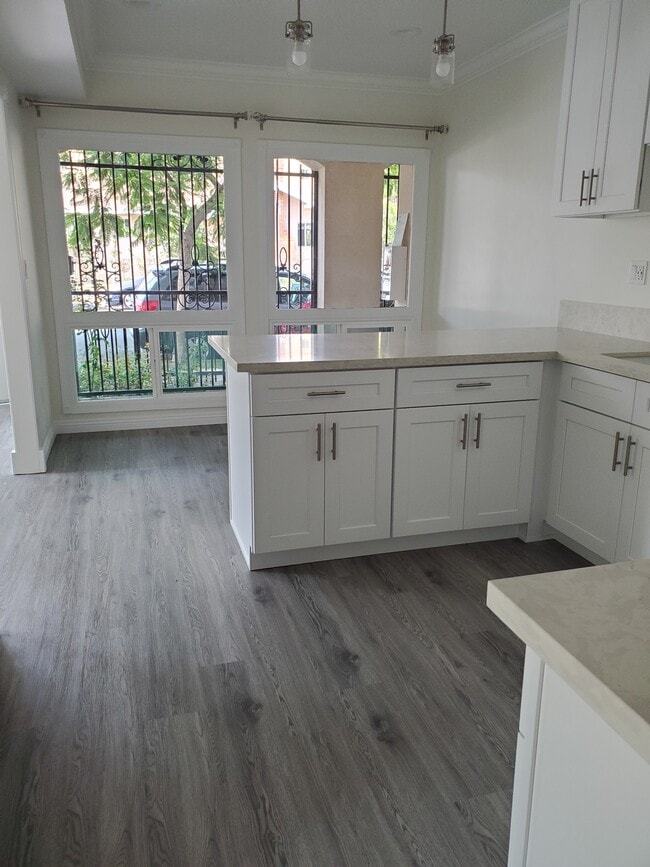 Photo - 5306 Romaine Street