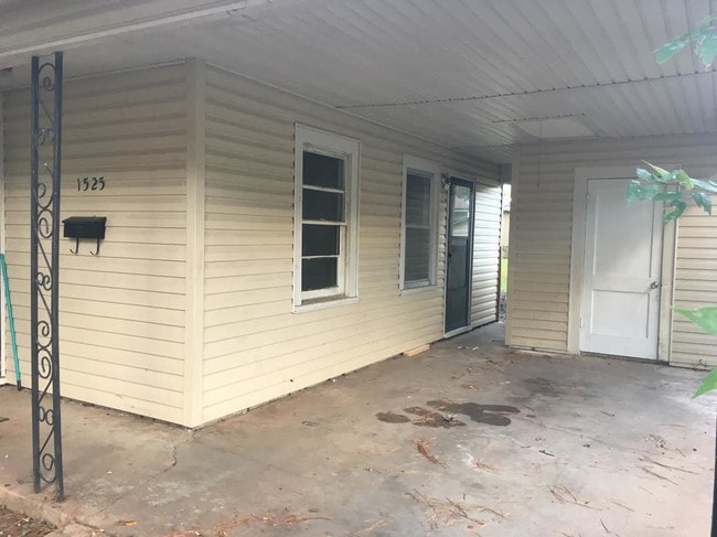 Photo - 1525 Debra St