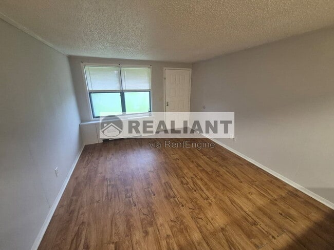 Photo - 605 Amhurst Dr
