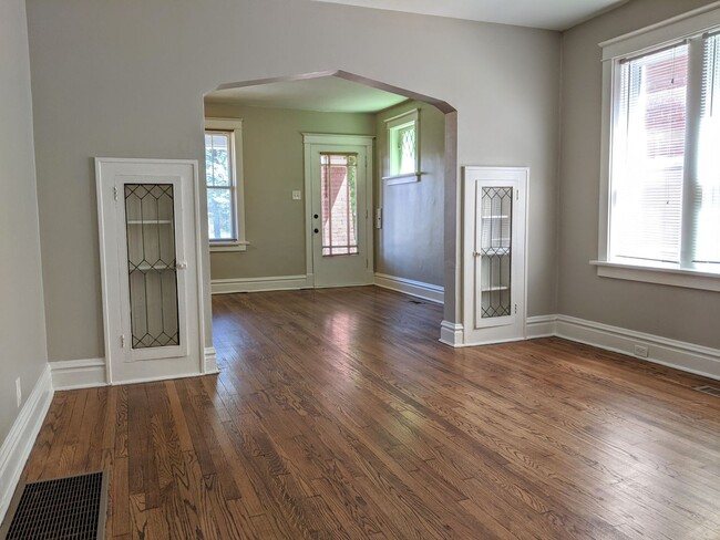 4139 Pennsylvania Ave Unit 1FL