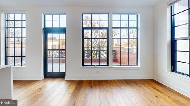 Photo - 1312 King St Unit 207