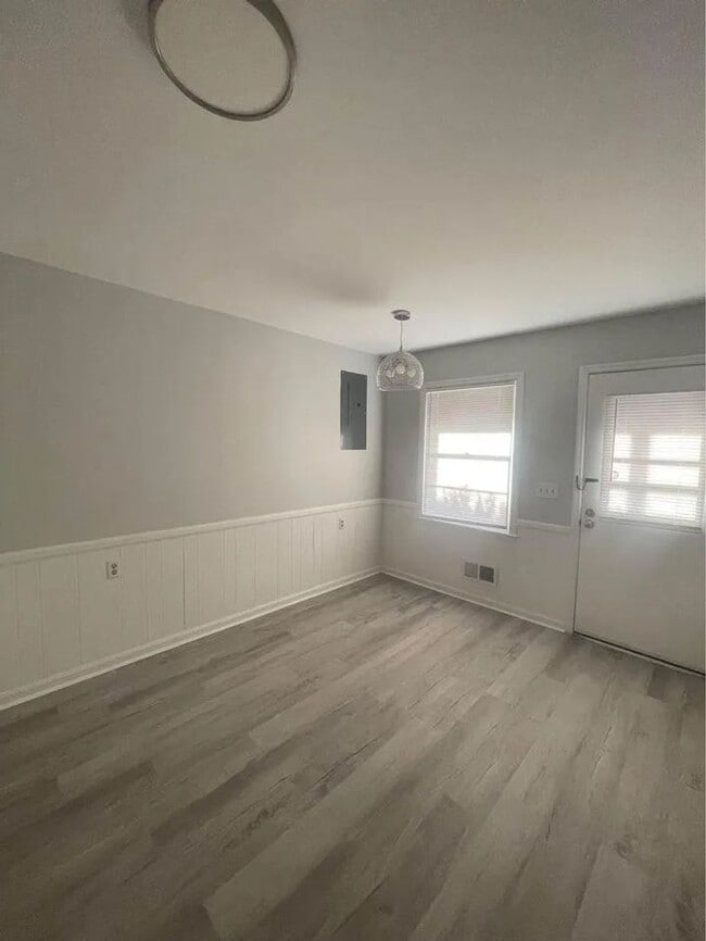 Photo - Comfortable & Convenient Living in the Heart of West Columbia