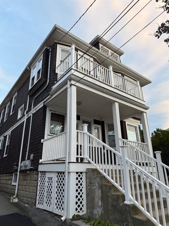 Building Photo - 110 W Quincy St Unit #1