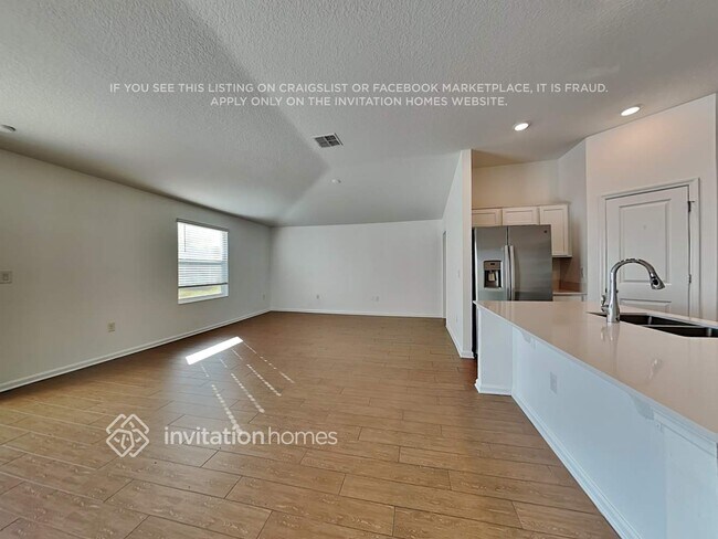 Photo - 1074 Caitlin Loop