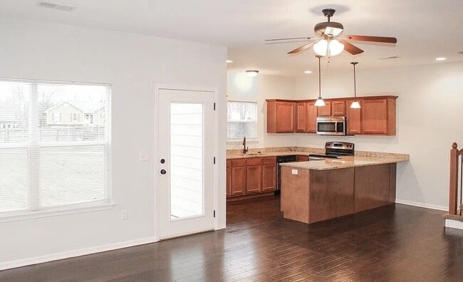 Photo - Beautiful 3 Bed | 2.5 Bath Townhome in Pri...