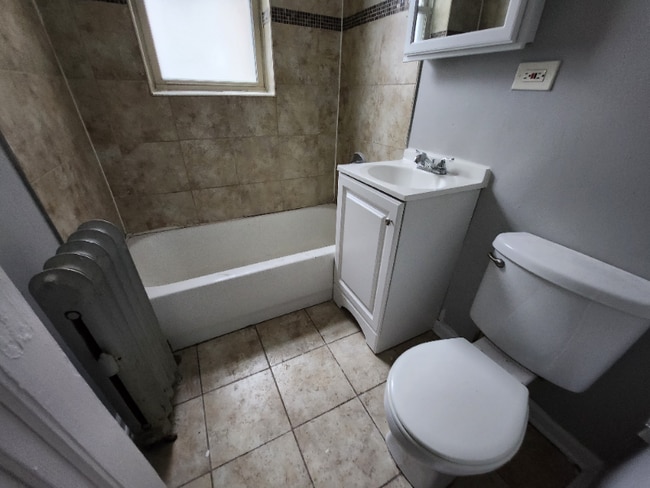 Photo - 5911 W Huron St Unidad 2