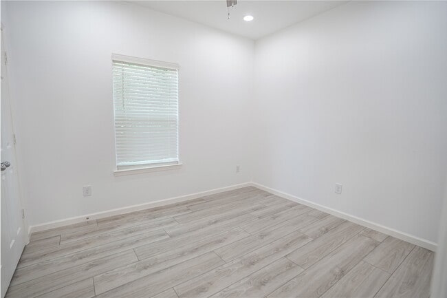 Photo - 7914 Laura Koppe Rd