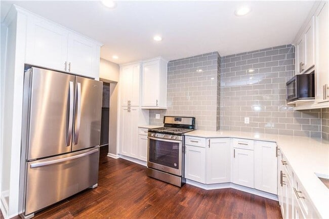 Photo - Beautiful 2 bed, 2.5 bath luxury home in S...