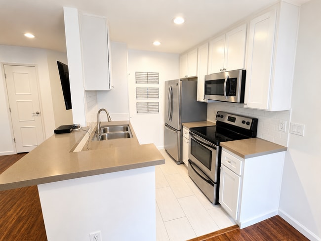 Photo - 1351 N Orange Dr Unidad 109