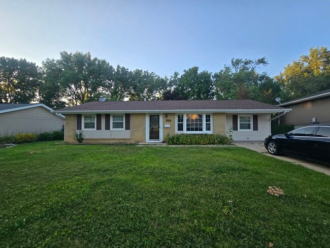 Building Photo - 1430 Hartmann Dr
