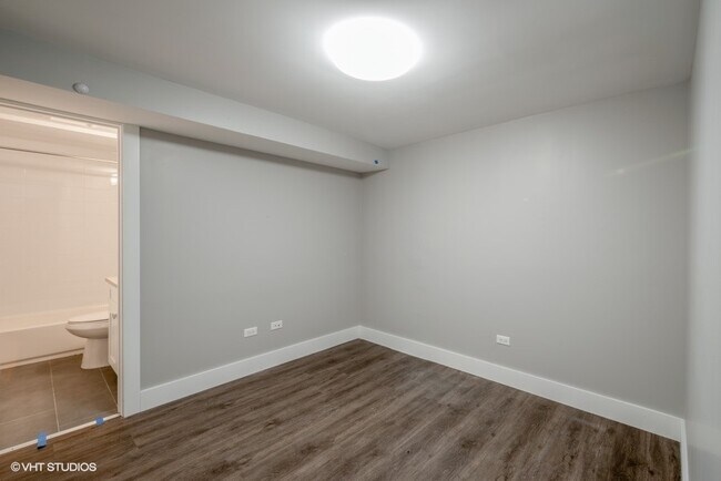 Photo - 4941 S Champlain Ave Unit 4F