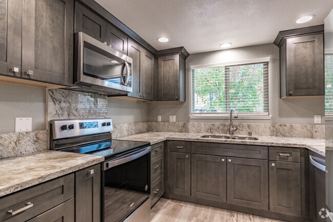 3BR, 2BA - 1,165SF - Kitchen