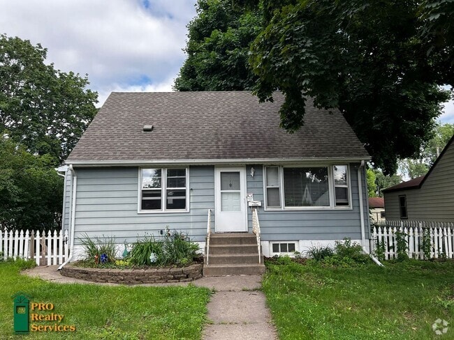 Building Photo - 2 Bedroom Home