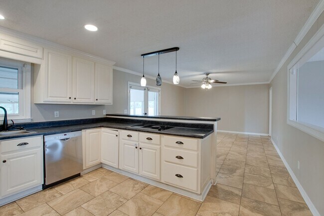 Photo - 2107 Edinburgh Dr SW