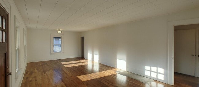 Photo - Charming Red Bank Home close to Restaurants, shops and parks!