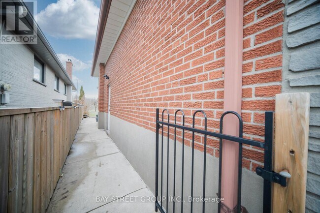 Photo - 1520 Brentano Blvd