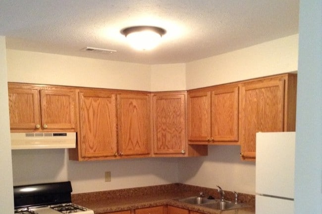 Photo - Lakeside Apartments