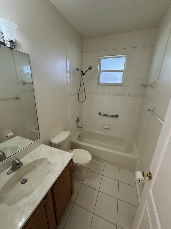 Photo - 1522 Breese St NE