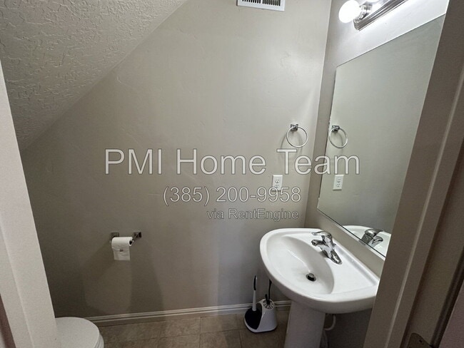Photo - 2414 Andover St