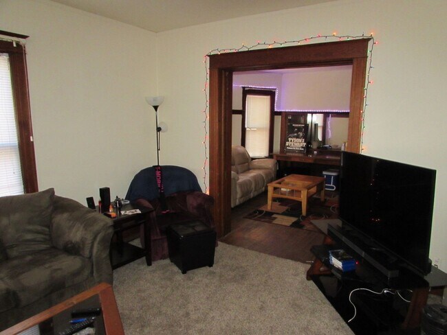 Photo - Spacious Madison 5-Bedroom with Yard, Park... Unit 537