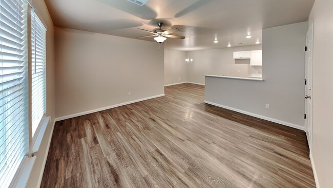 Photo - Luxury 3 Bedroom 2 Bathroom Duplex with 2 ...