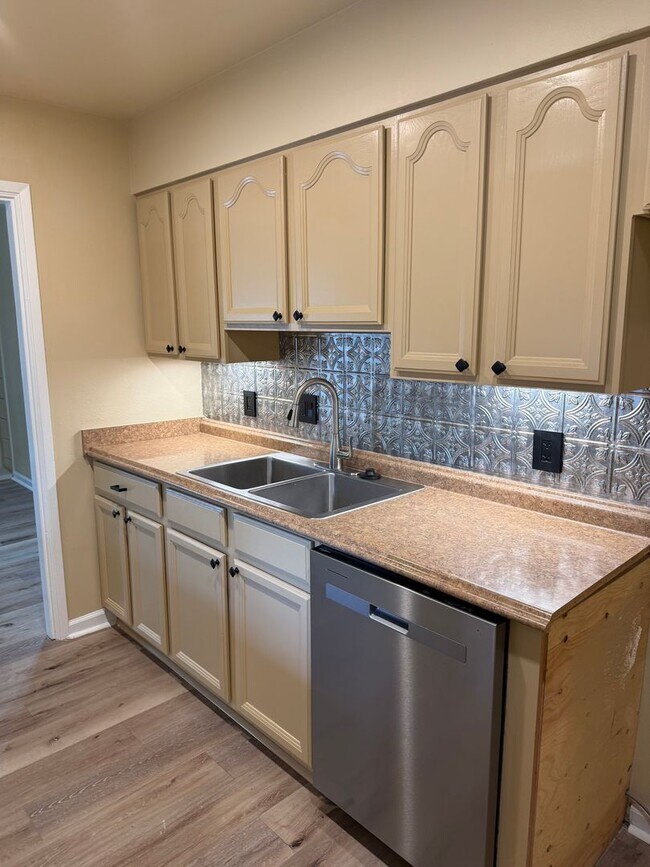 Photo - BEAUTIFULLY REMODELED 2 BEDROOM IN CARMICHAEL