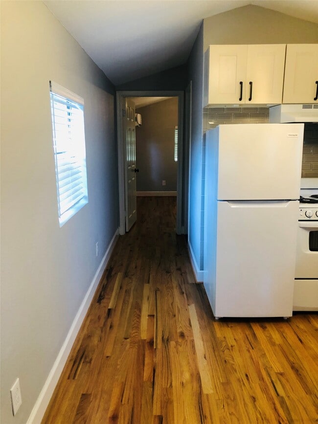 Photo - 734 McDaniel St