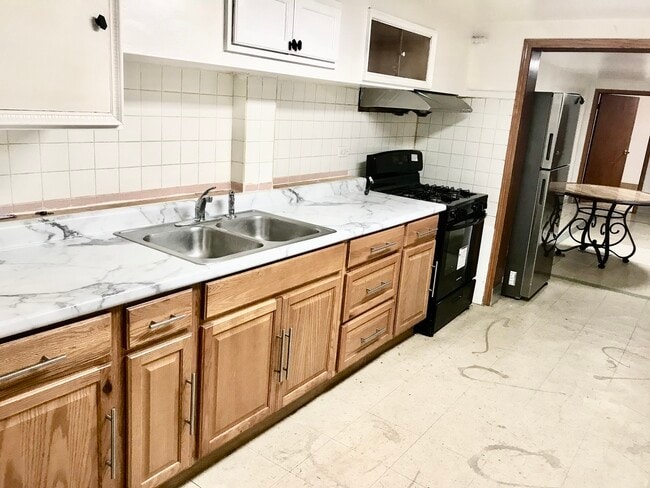 Photo - 1315 W 31st St