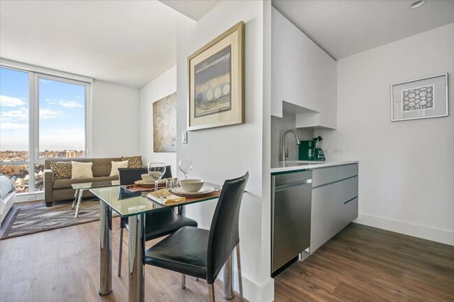 57 Bank St Unit SI FL2-ID1039858P