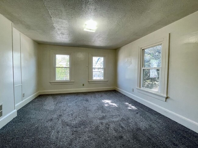 Photo - Spacious 3 Bedroom home FOR RENT in Bridge...