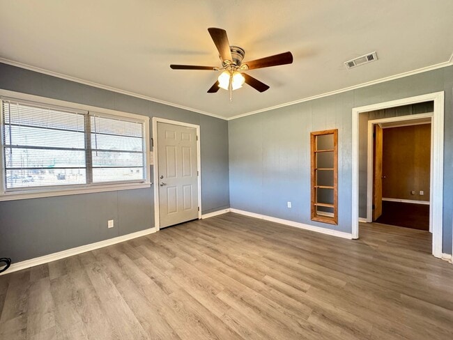 Photo - 124/128 RWE Jones Unit 124 RWE Jones Dr