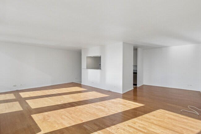 Photo - 111 E Chestnut St Unidad 25F