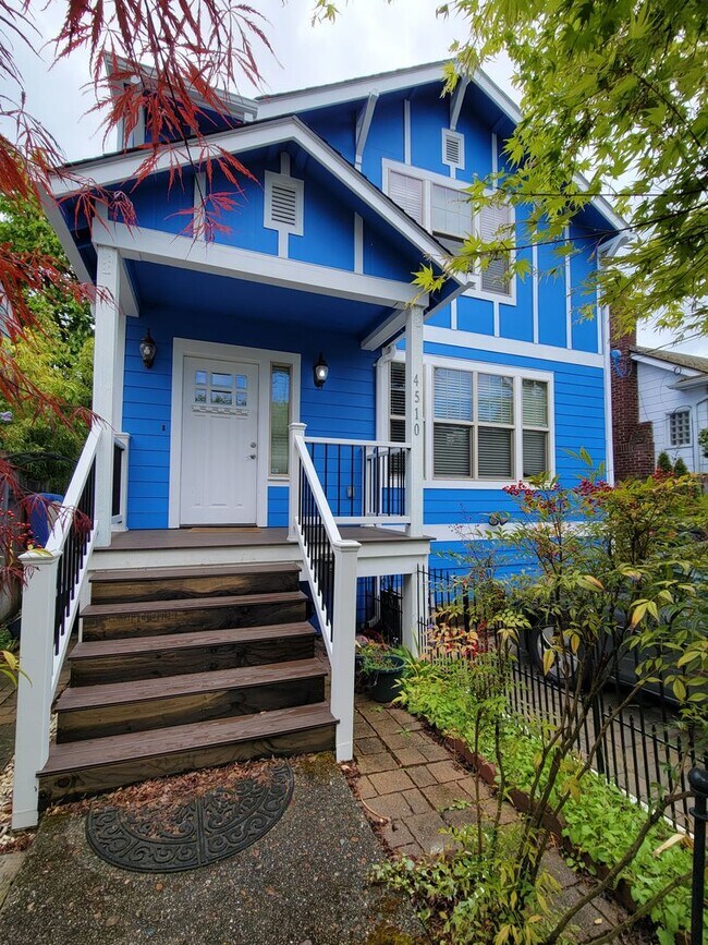 Ready NOW Designers Dream in the Heart of... House House Rental in