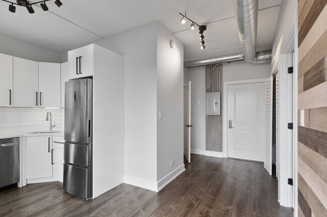 Photo - 7655 N Sheridan Rd