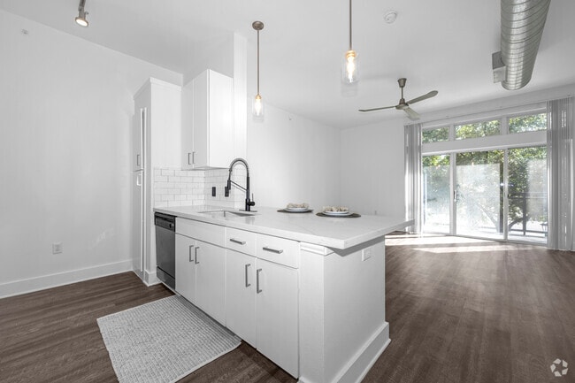 Studio 1 Bath, 579 Sq. Ft.