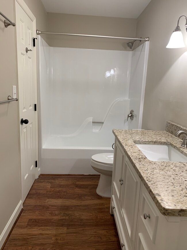 Main bathroom - 2756 victory ct