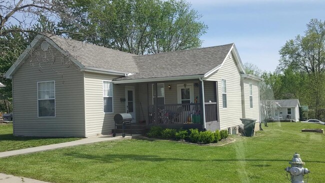 Photo - 206 W 10th St House