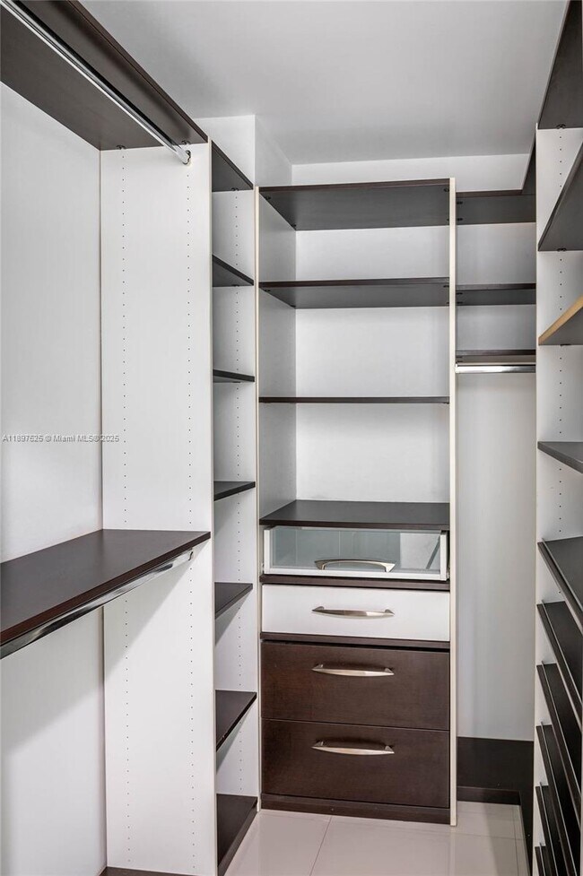 Photo - 2950 NE 188th St Unidad 143