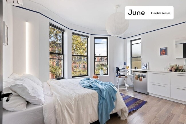 Spacious ROOM at The Maison Jefferson