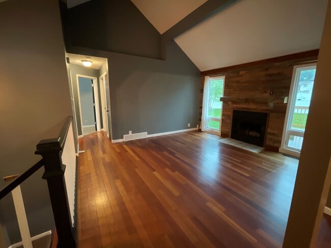 Photo - Beautiful Home For Rent on Cul-de-Sac with Huge Fenced Backyard