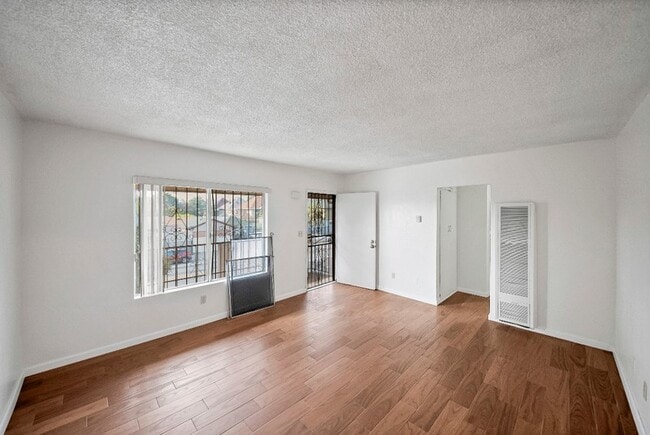 Building Photo - 2458 Normandie Ave Unit 3