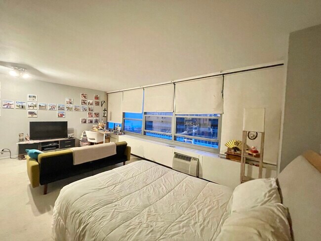 Photo - 3550 N Lake Shore Dr Unit 2323