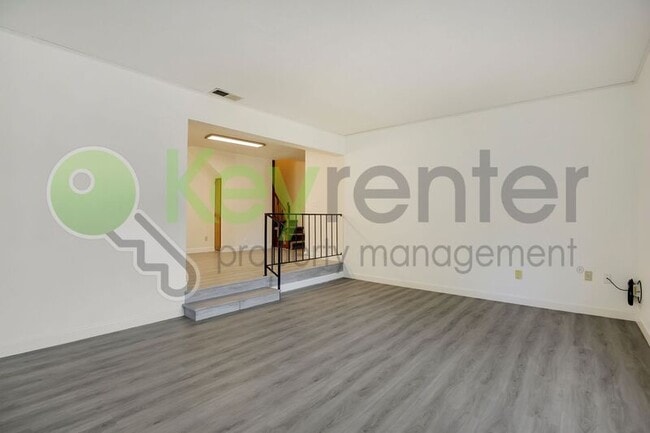 Photo - 809 N Hobson Ave