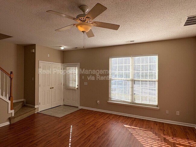 Photo - 504 Canyon Lake Cir