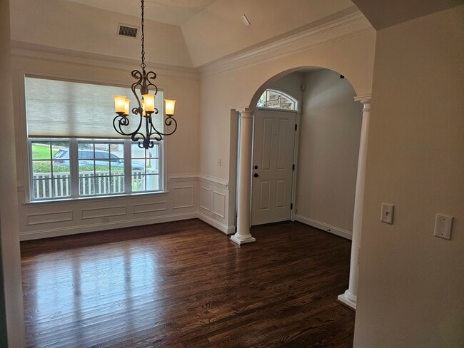 Photo - 212 Medford Dr