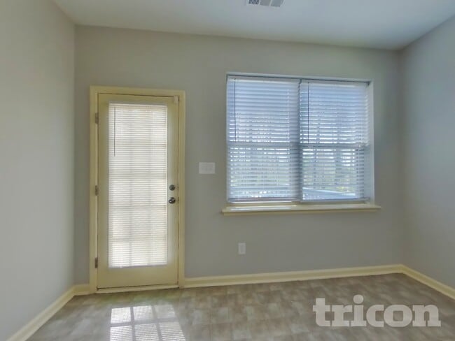 Photo - 1422 Collins Dr