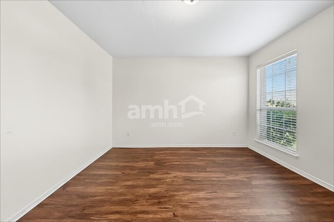 Photo - 617 Overton Dr