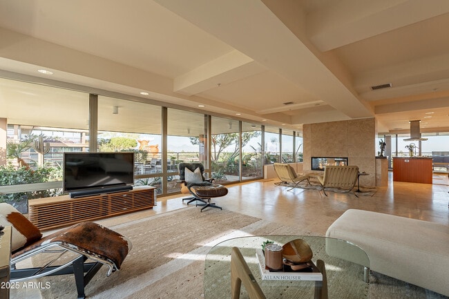 Building Photo - 7167 E Rancho Vista Dr Unit 6004