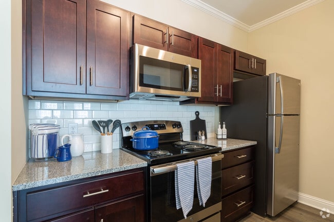 1BR, 1BA - 766 SF
